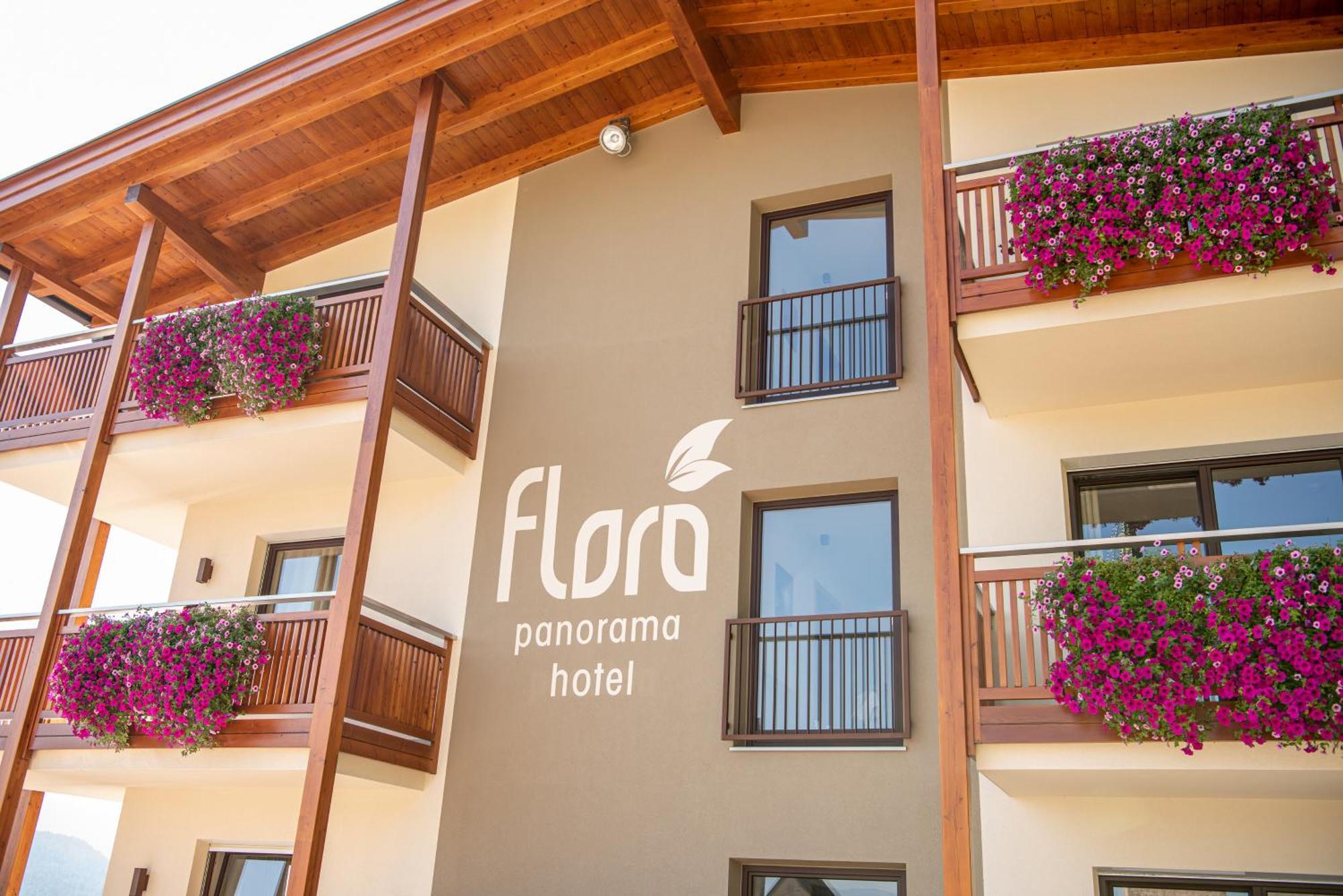 Panorama Hotel Flora فيلاندرو المظهر الخارجي الصورة